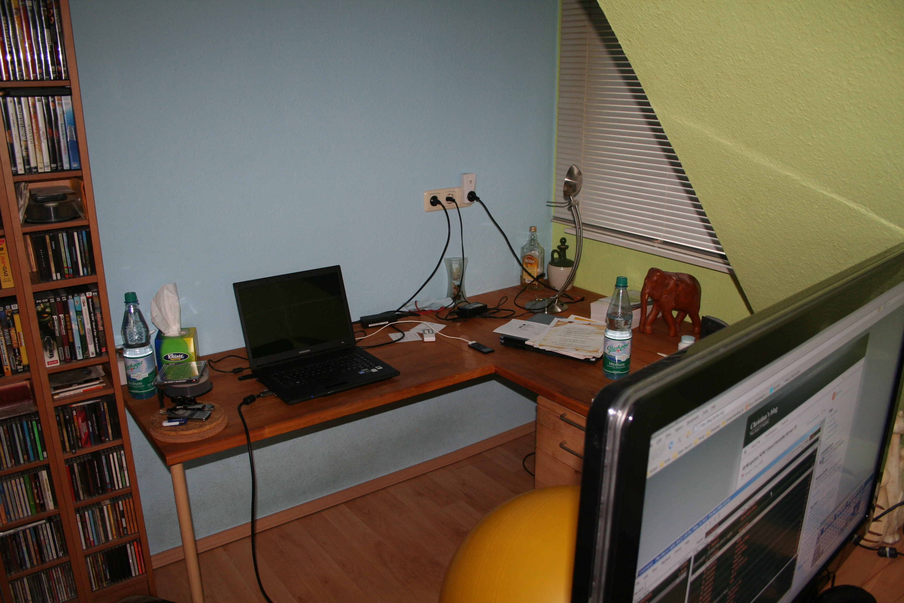 Samsung R70 hooked up to my Philips TFT